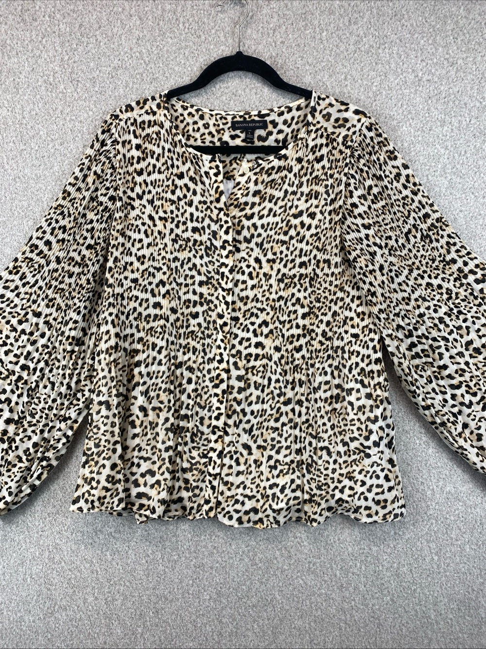 Banana Republic Button Up Womens L tall Blouse Animal Print Pleats Balloon Sleev
